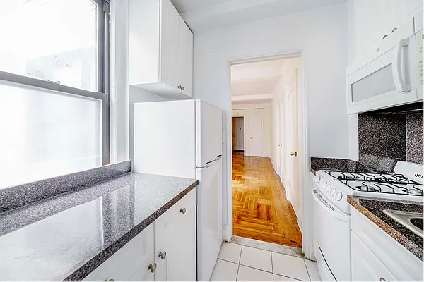 Rented by Douglas Elliman | media 8