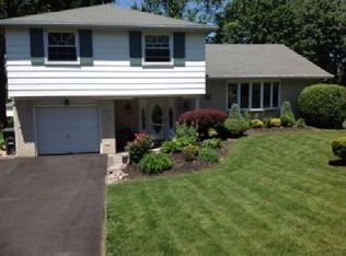 61 Christopher Dr, Holland, PA 18966