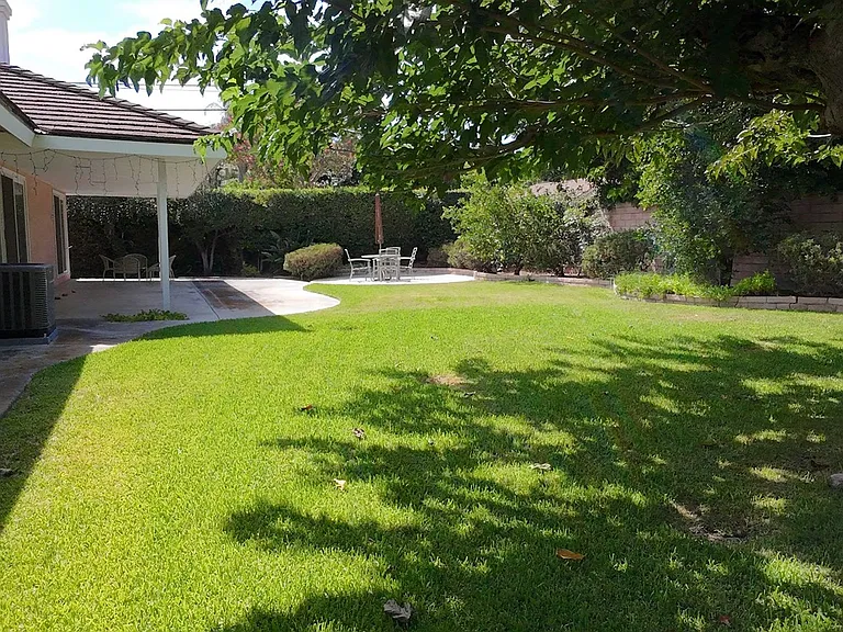 19647 Merridy St — Photo 34
