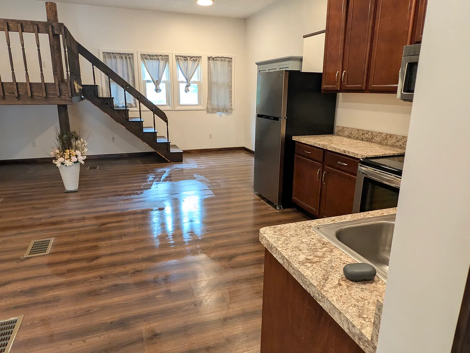 Studio, 900 sqft, $850 — Photo 3