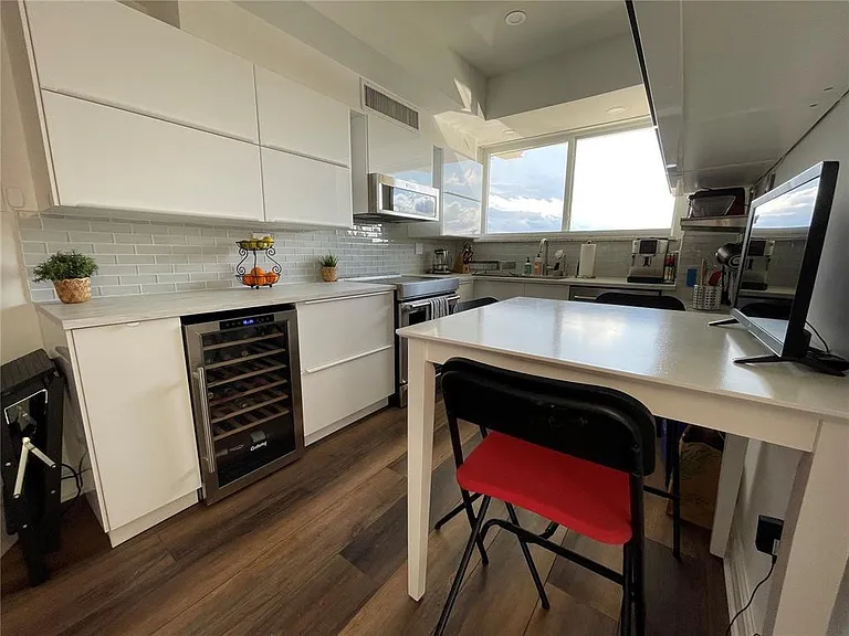 333 Sunset Dr #104 — Photo 10