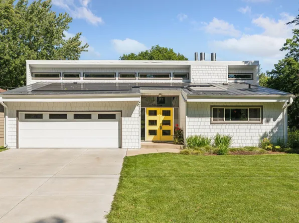 2124 17th St NW, New Brighton, MN 55112