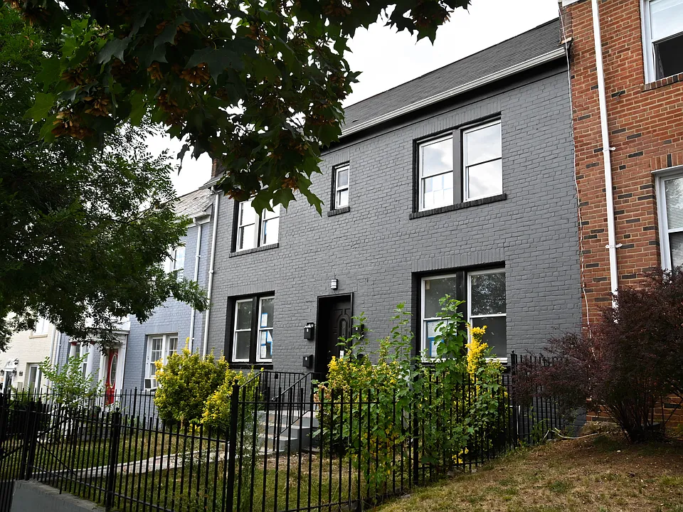1230 Penn St NE #2