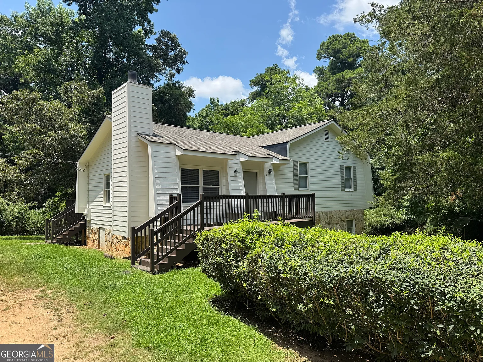 4 bed, 2.0 bath, 1656 sqft, $2,000 — Photo 1