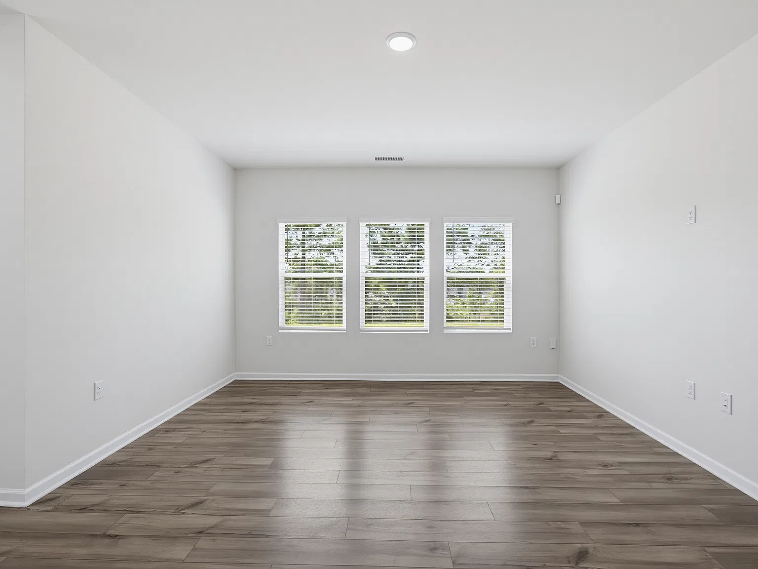 4 bed, 2.5 bath, 2787 sqft, $2,700 — Photo 3
