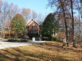 1831 Grondinwood Ct, Milford, MI 48380