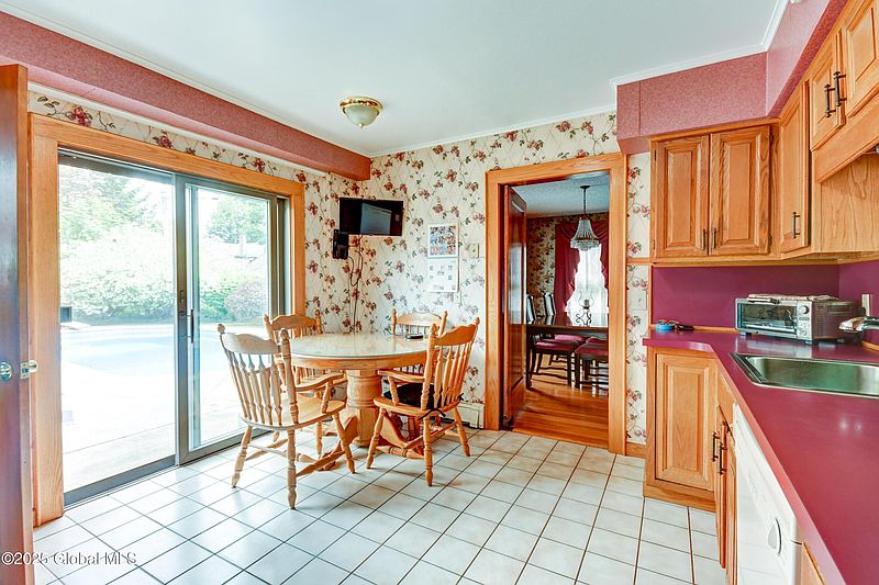 5th image of 233 E Fulton Street