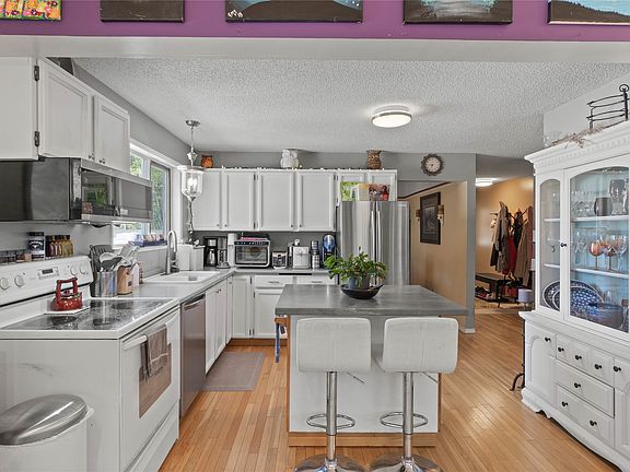 5th image of 182 Jasper Dr