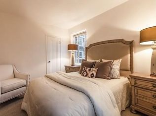 22 Chapel St #B802, Brookline, MA 02446