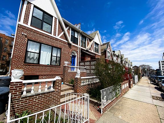 2nd image of 353 Midwood St Floor 1