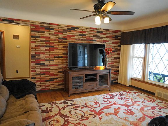 2nd image of 29244 Hillview St
