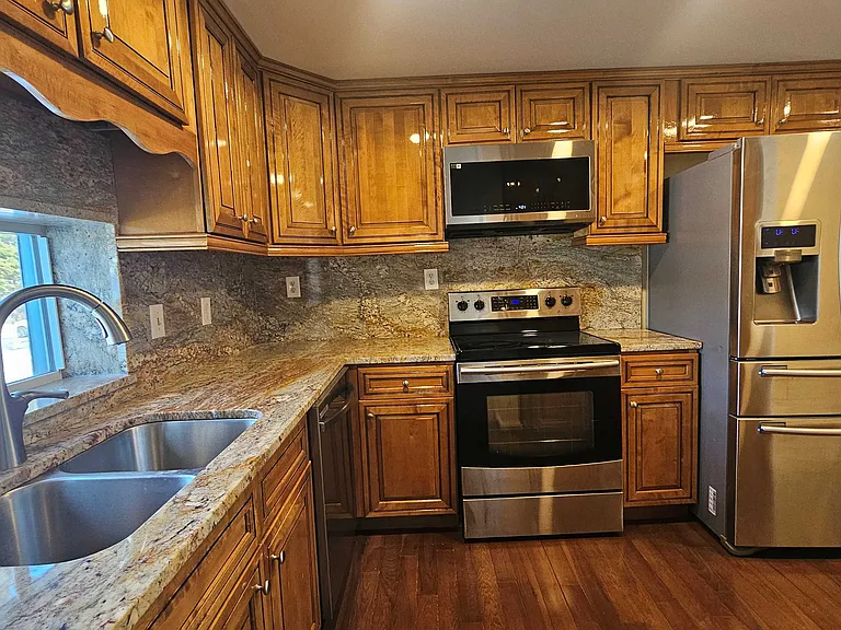 2231 Williams Ave — Photo 2