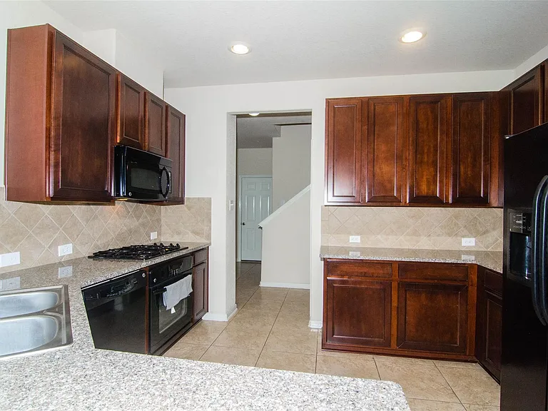 3939 Calgary Cir — Photo 6