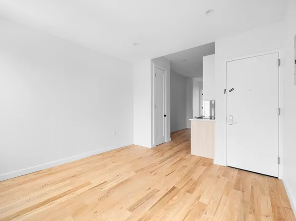 148 Norman Avenue image 4 of 9