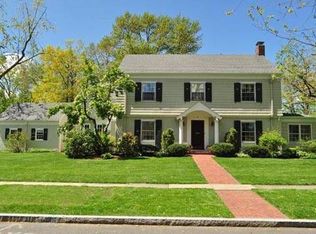 19 Chelsea Ln, West Hartford, CT 06119