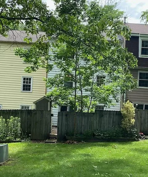 110 Canterbury Ct — Photo 14