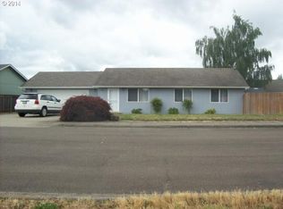203 Eagle Ct, Sutherlin, OR 97479