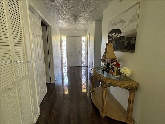 3rd image of 104 Executive Cir