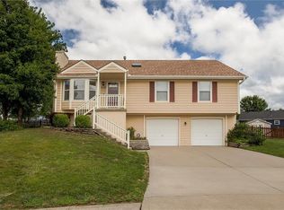 1016 Goldfinch Ct, Liberty, MO 64068