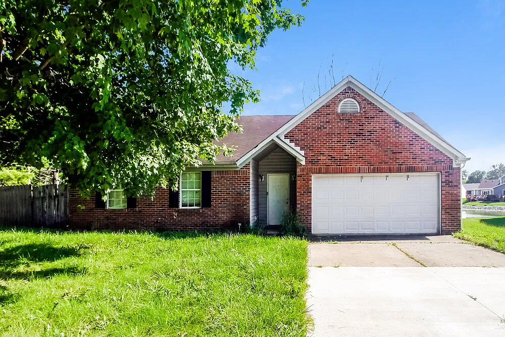 3 bed, 2.0 bath, 1364 sqft, $1,905 — Photo 1