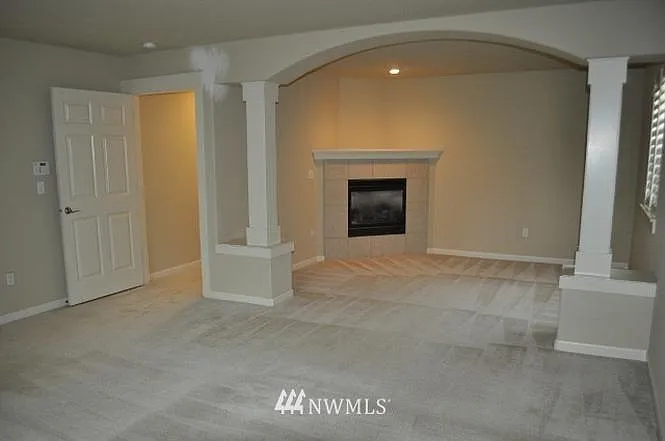4 bed, 2642 sqft, $3,999 — Photo 3
