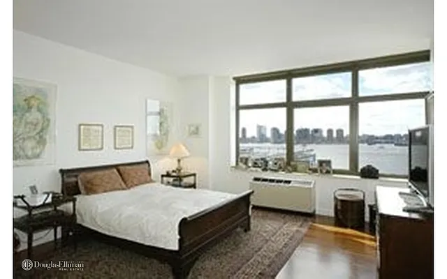 Rented by Douglas Elliman | media 19