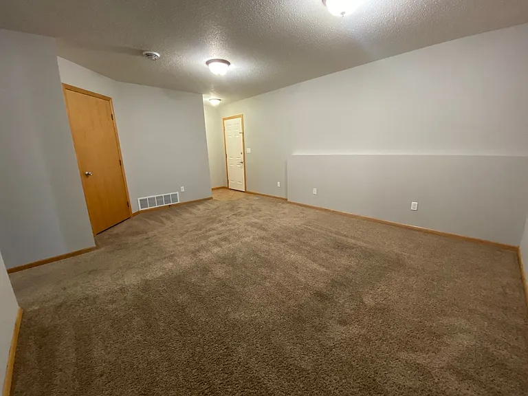 2570 Amber Valley Ct S — Photo 26