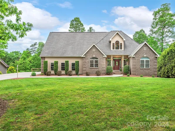 209 Rhinehart Rd, Candler, NC 28715