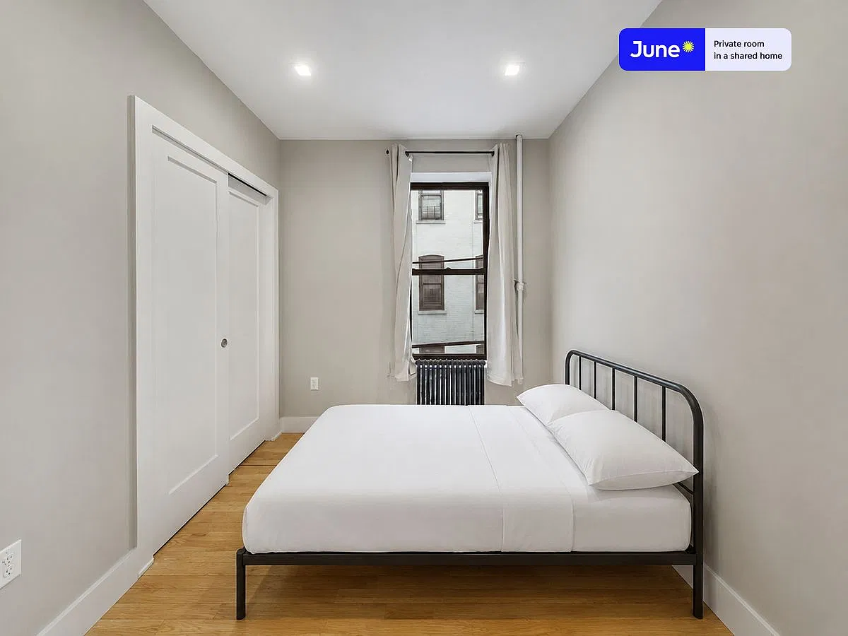 Full bedroom in 4 bed/2 bath home in West Harlem #713 C — Photo 1