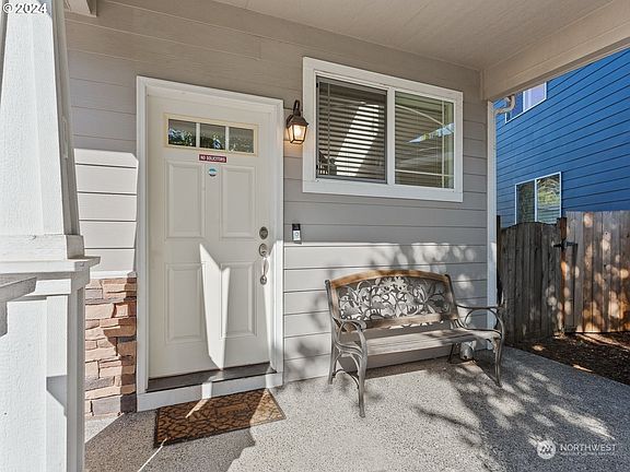 4th image of 3910 SE 190th Avenue