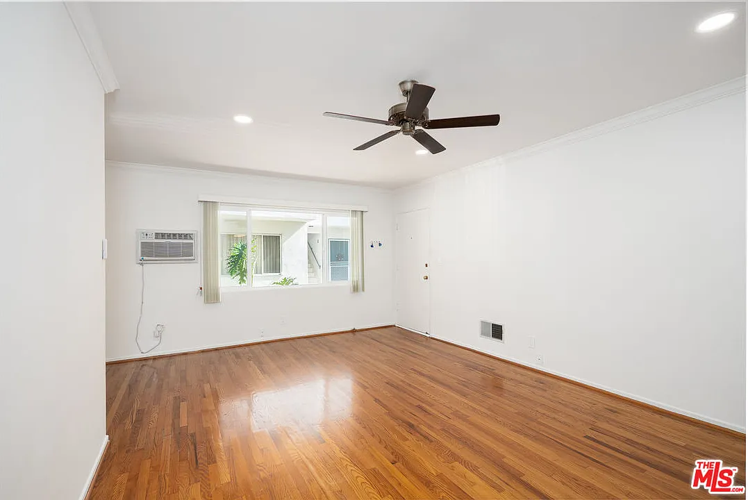 2 bed, 1.0 bath, 760 sqft, $2,950 — Photo 2