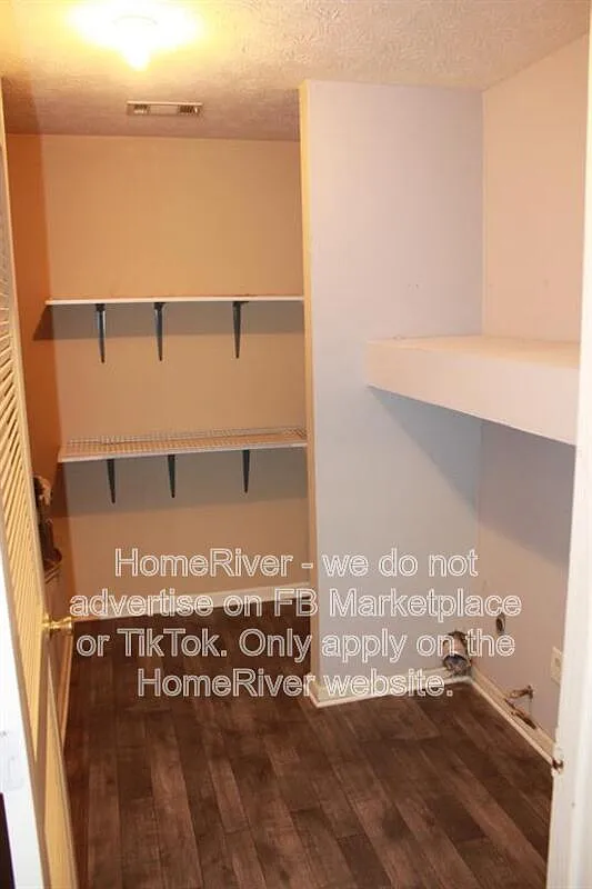 3 bed, 2.0 bath, 1706 sqft, $2,300 — Photo 4