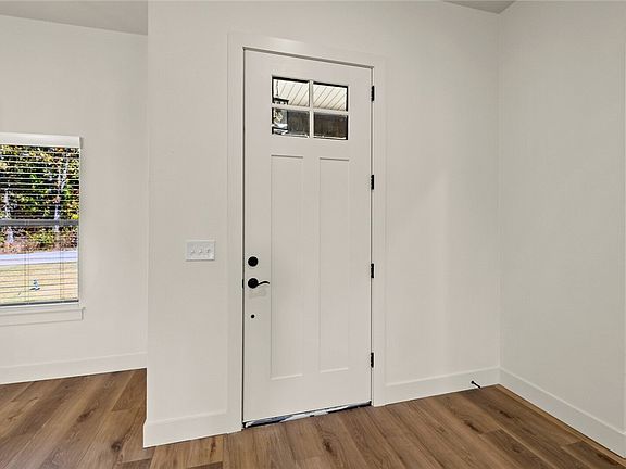 3rd image of 15 Dumfries Cir
