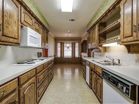 3rd image of 6409 Heidelburg Ct