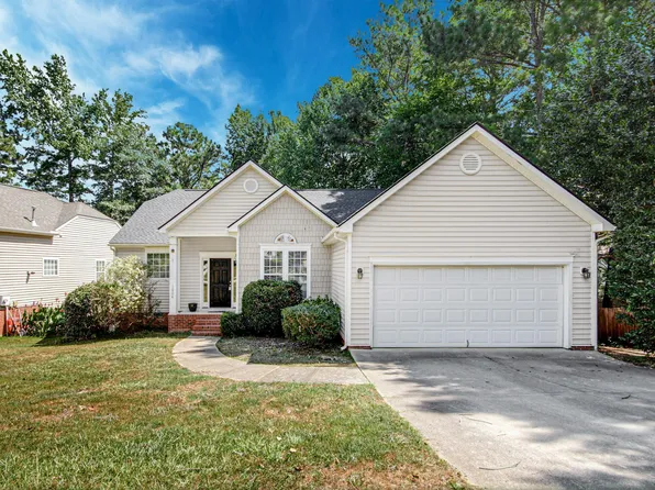 1004 Creek Haven Dr, Holly Springs, NC 27540