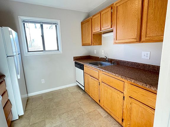 2nd image of 129 Green St APT 12
