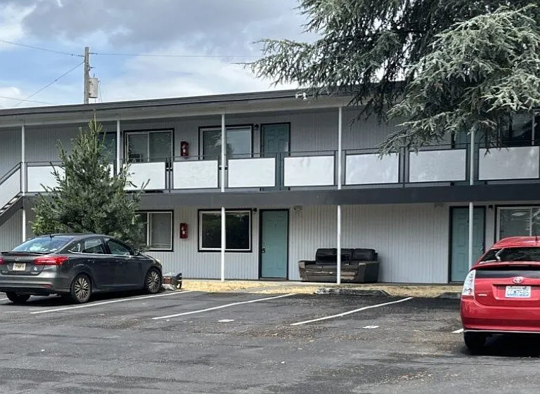 Twin Oaks Apartments — Photo 15