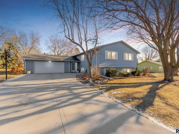 608 N Appaloosa Trl, Sioux Falls, SD 57110
