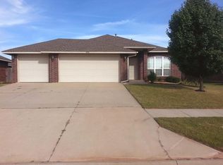 4016 Queens Dr, Moore, OK 73160