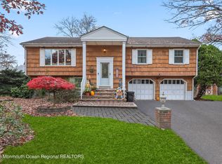 8 Spruce Way, Manalapan, NJ