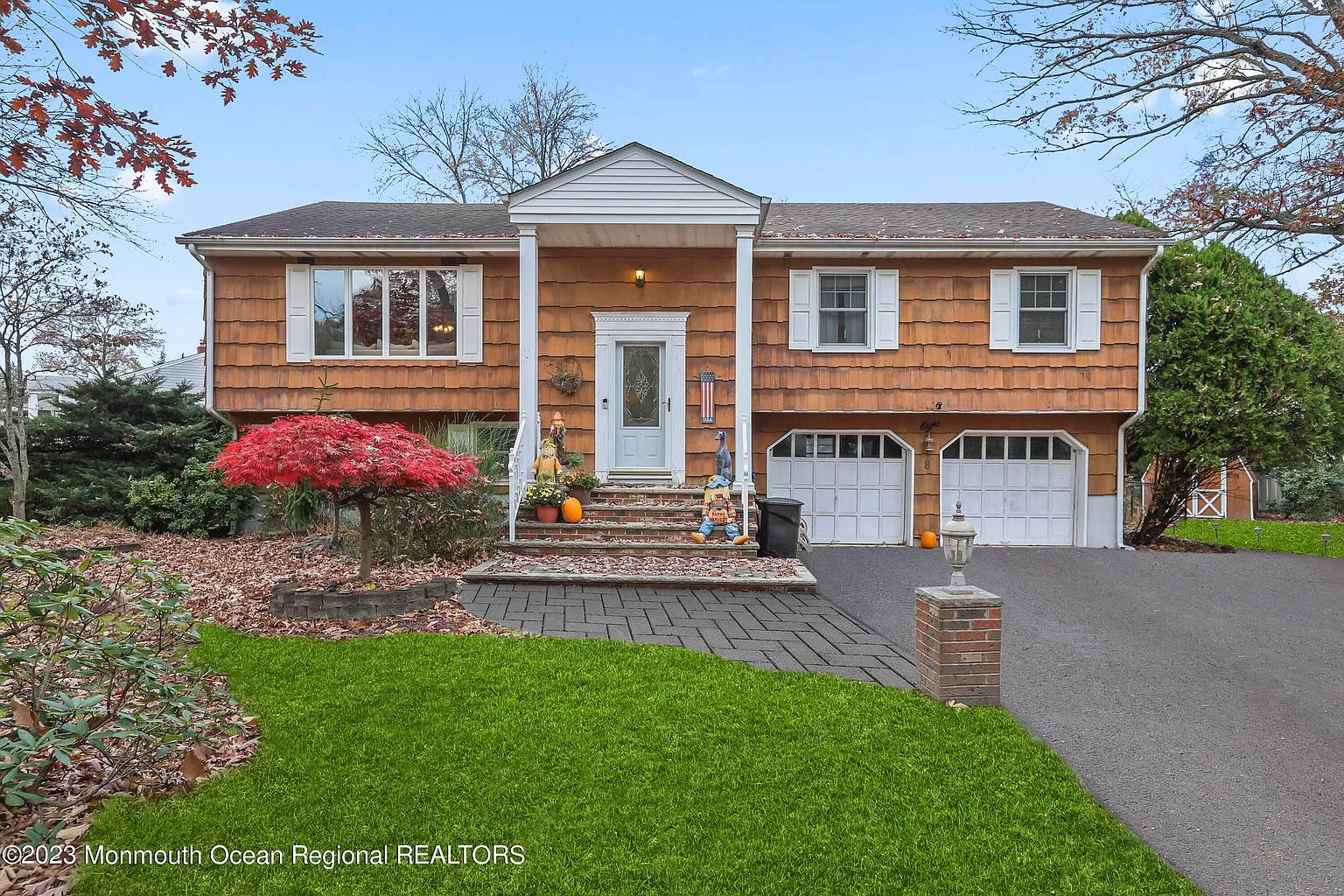 8 Spruce Way photo 1