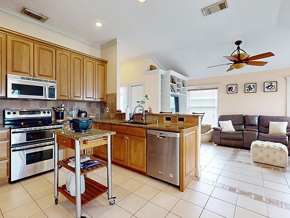 5th image of 2426 SW Savage Boulevard