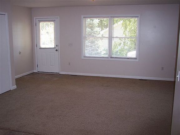 371 18th St. Living Room