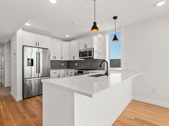 2nd image of 175 Gove St #5R