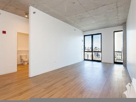 5th image of 1600 W Division St #1104