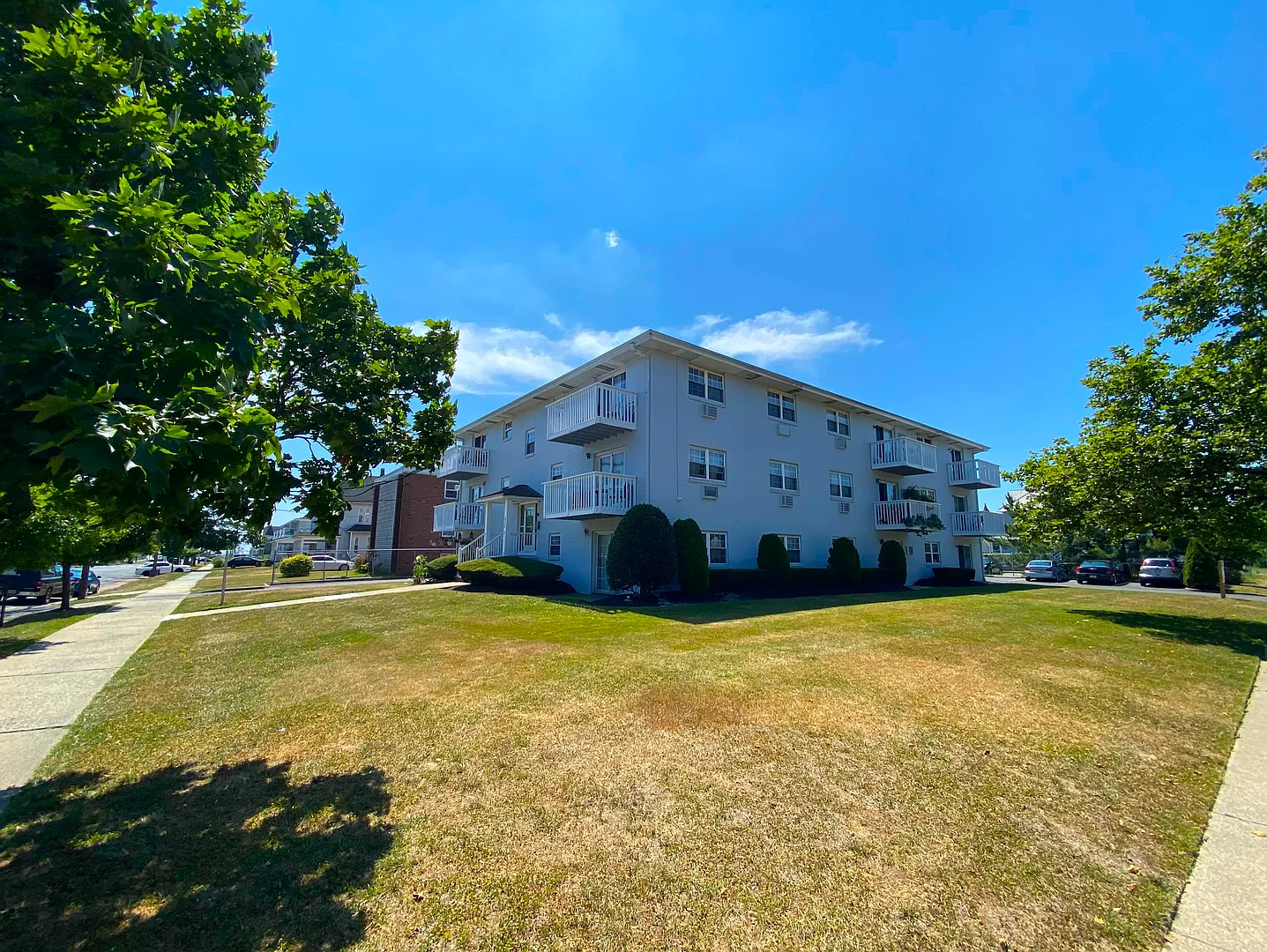 1010 Grand Avenue — Photo 3