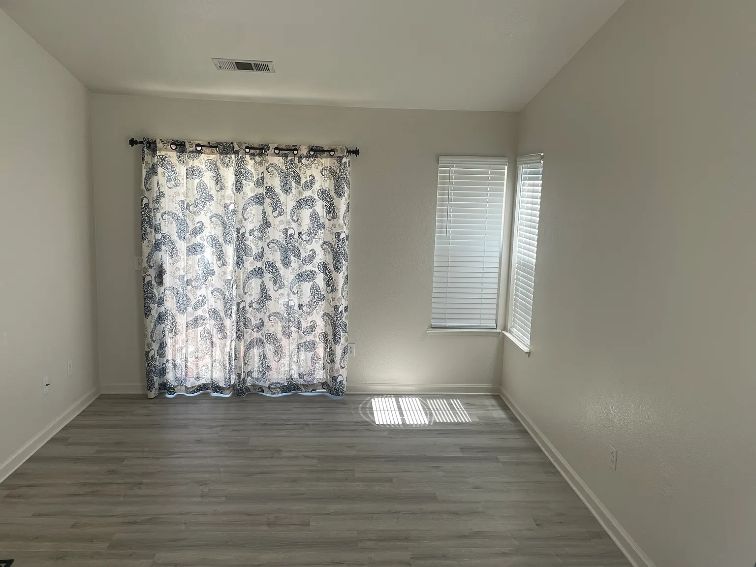 2 bed, 953 sqft, $2,300 — Photo 2