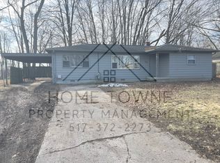 913 Pierce Rd, Lansing, MI