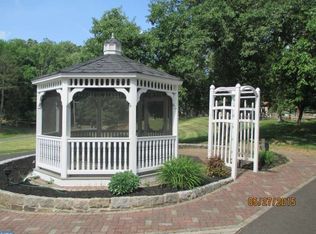 18 Moredon Rd, Huntingdon Valley, PA 19006