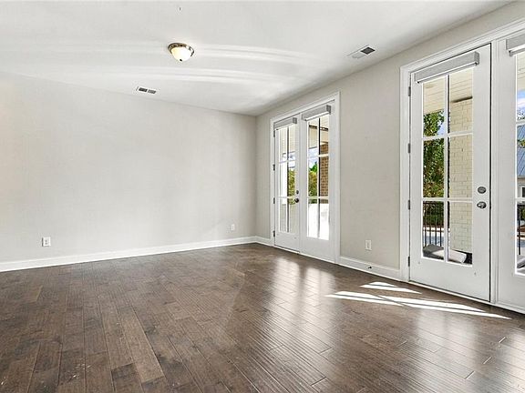 5th image of 112 Harlow Cir